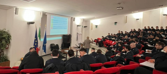 aula universitaria con polizia penitenziaria in formazione