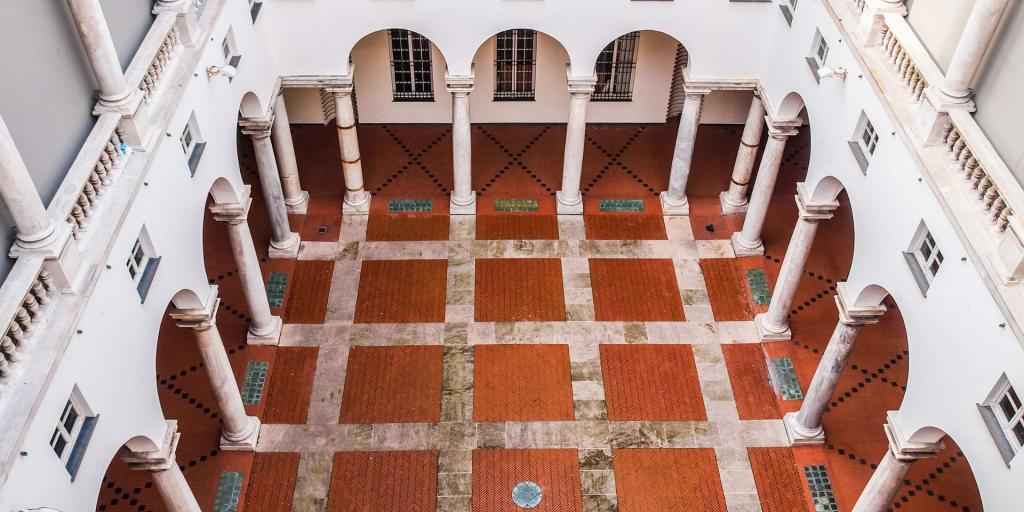 vista cortile interno palazzo ducale genova