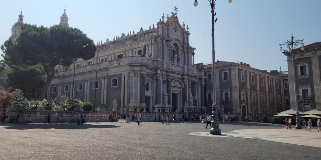 foto piazza centrale cagliari